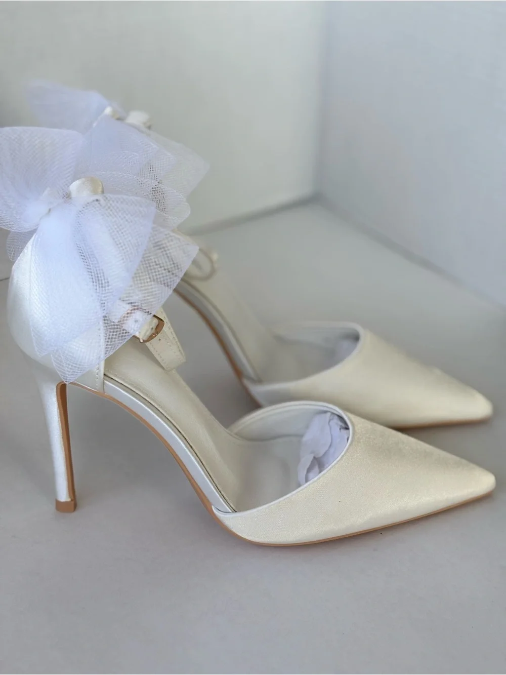 Elegant Ivory Satin Pointed-Toe Heels with Tulle Accent